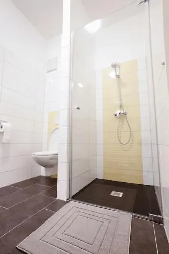 Tpe Arena - Am Ebersdorfer Szálloda *